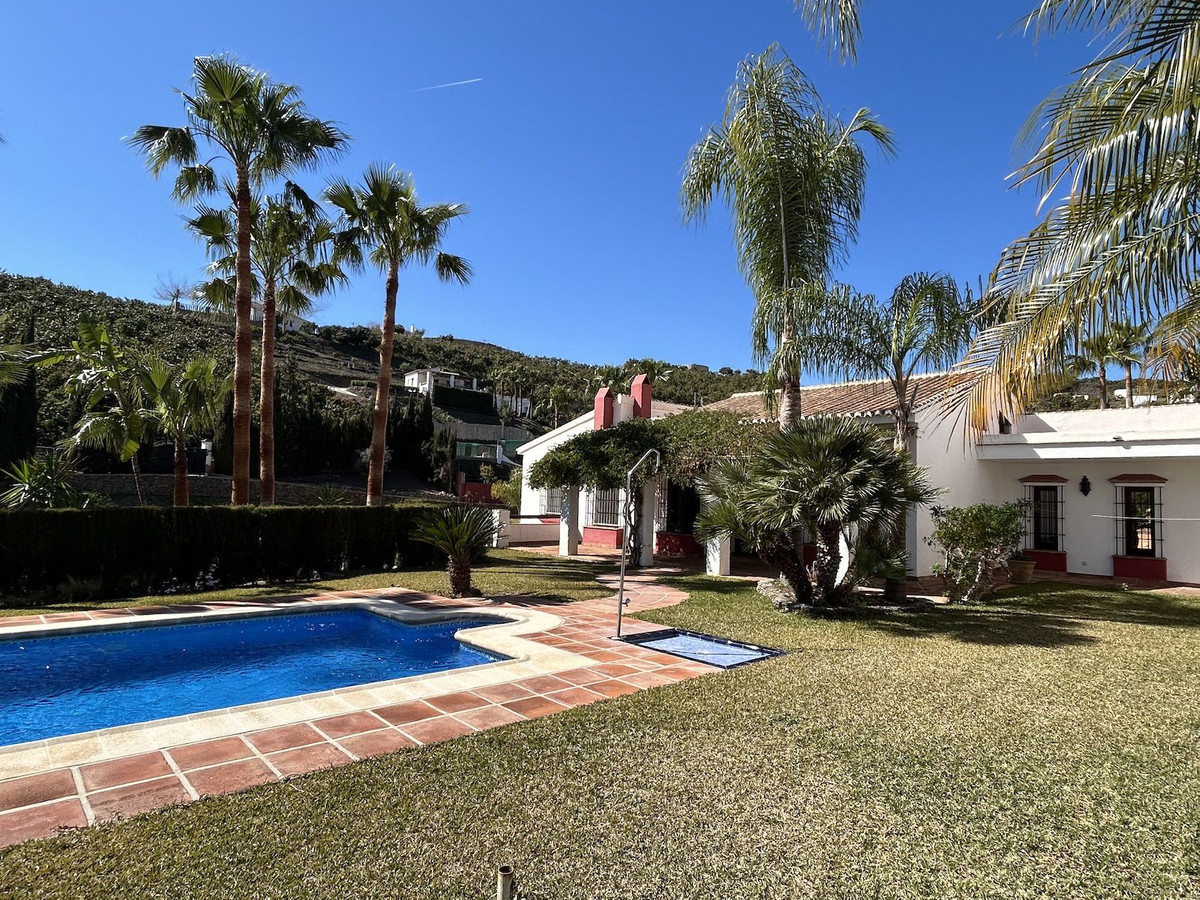 Se vende Villa - Chalet de 9 dormitorios en Costa Del Sol East, Málaga, España