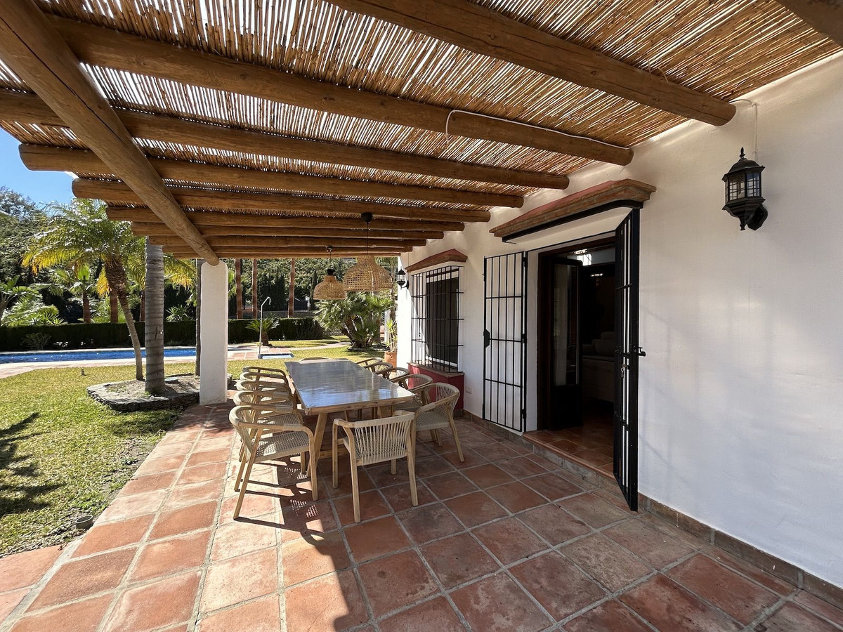Se vende Villa - Chalet de 9 dormitorios en Costa Del Sol East, Málaga, España