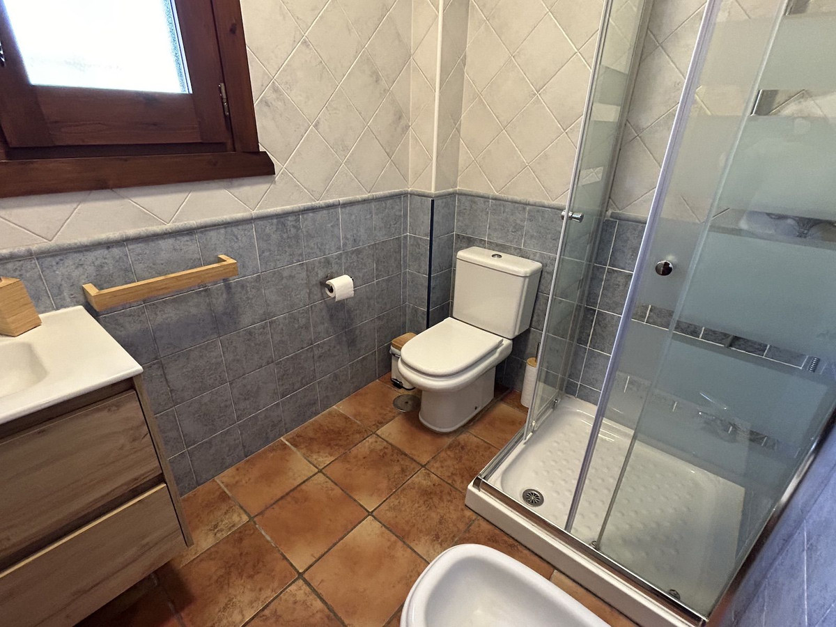 Se vende Villa - Chalet de 9 dormitorios en Costa Del Sol East, Málaga, España