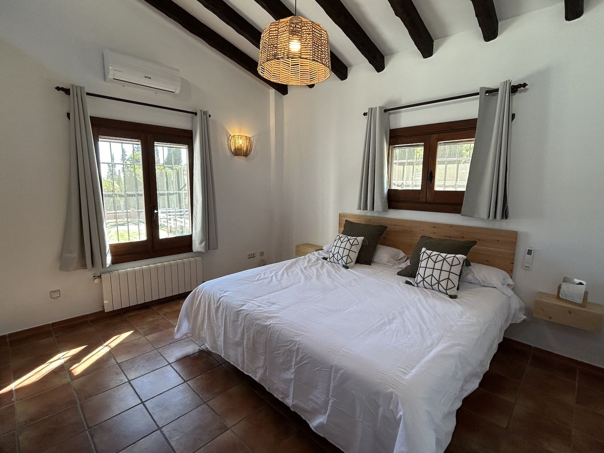 Se vende Villa - Chalet de 9 dormitorios en Costa Del Sol East, Málaga, España