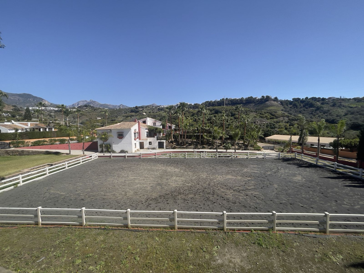 Se vende Villa - Chalet de 9 dormitorios en Costa Del Sol East, Málaga, España