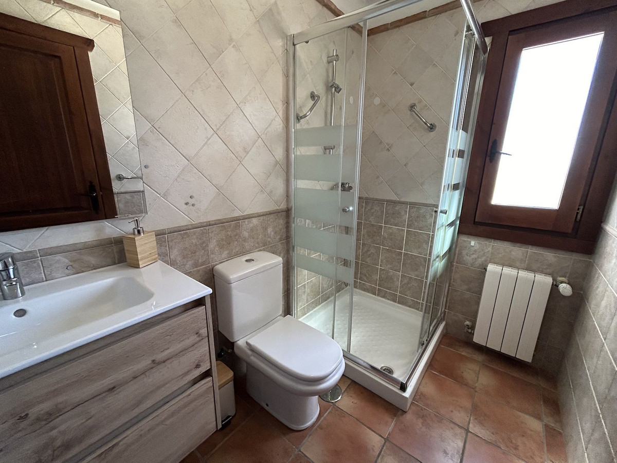 Se vende Villa - Chalet de 9 dormitorios en Costa Del Sol East, Málaga, España