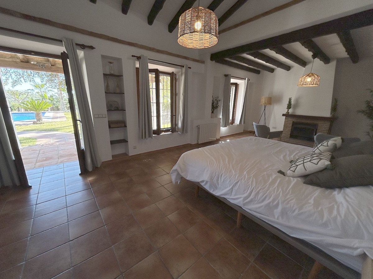 Se vende Villa - Chalet de 9 dormitorios en Costa Del Sol East, Málaga, España
