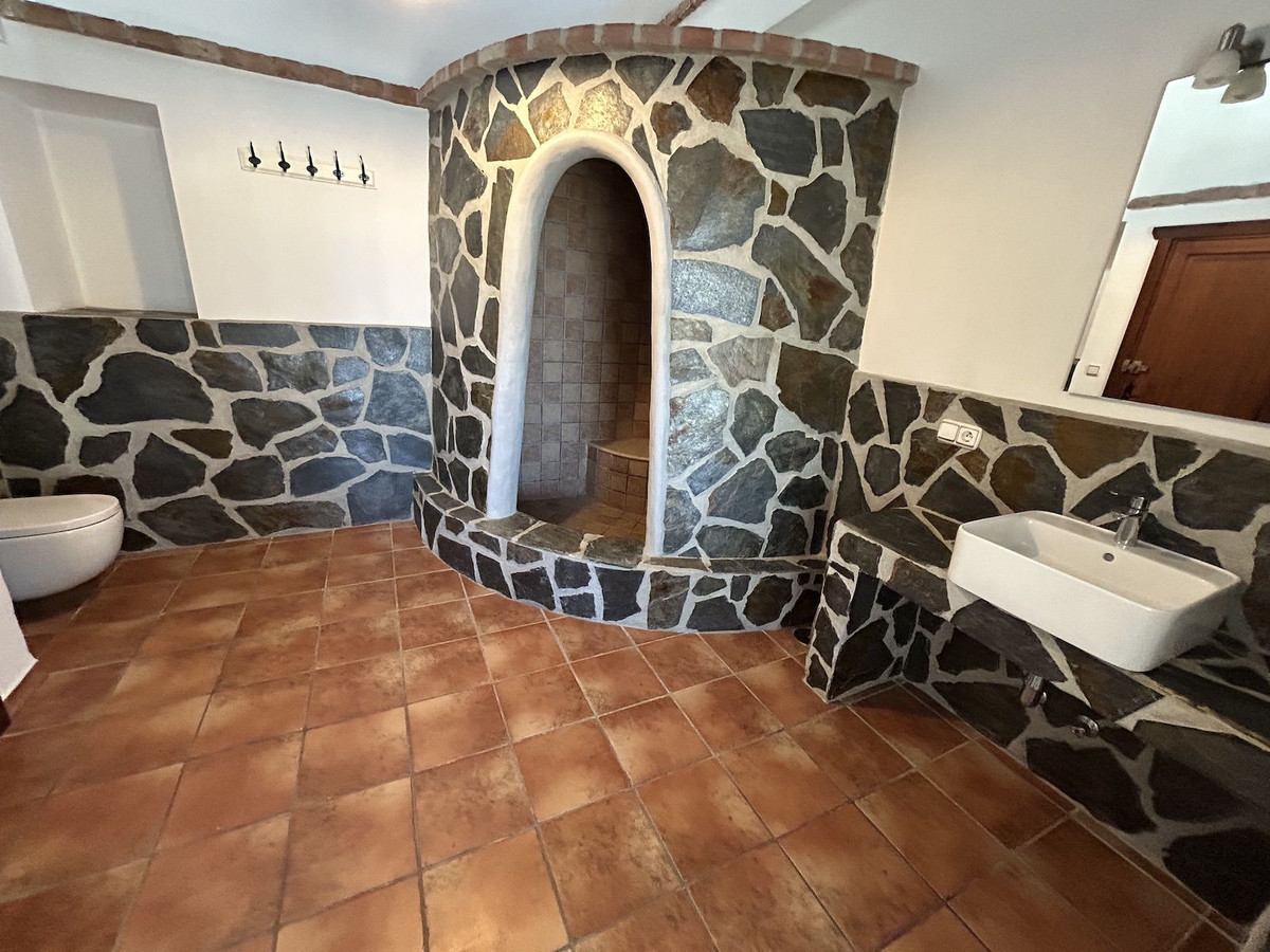 Se vende Villa - Chalet de 9 dormitorios en Costa Del Sol East, Málaga, España