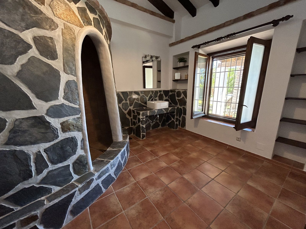 Se vende Villa - Chalet de 9 dormitorios en Costa Del Sol East, Málaga, España