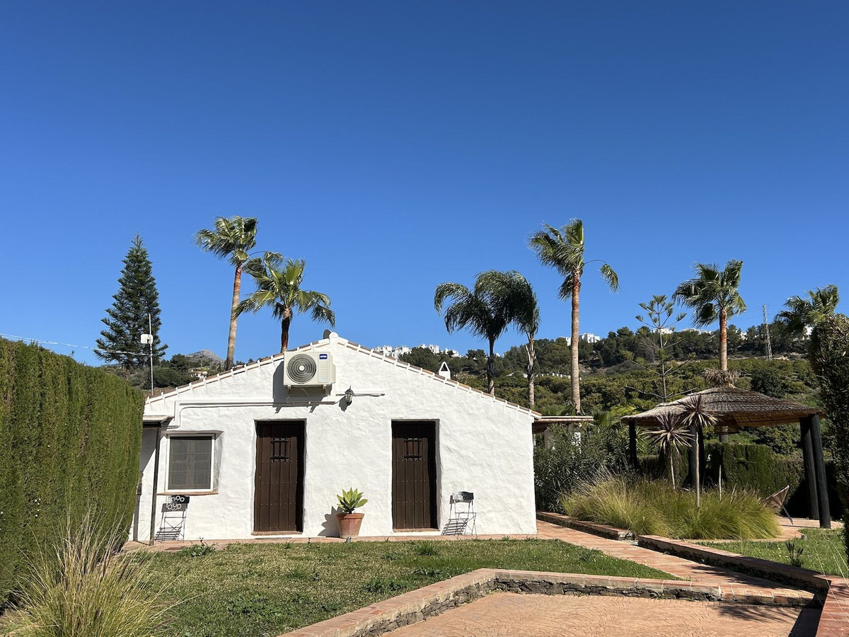 Se vende Villa - Chalet de 9 dormitorios en Costa Del Sol East, Málaga, España