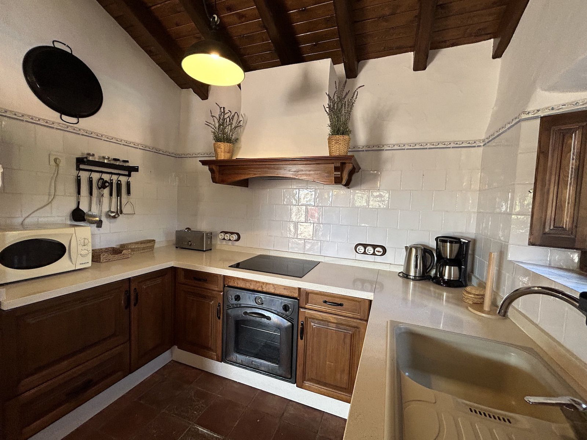 Se vende Villa - Chalet de 9 dormitorios en Costa Del Sol East, Málaga, España