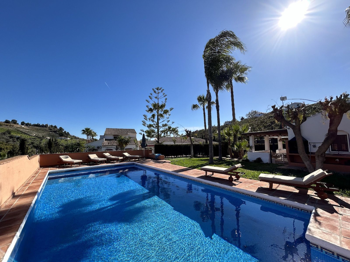 Se vende Villa - Chalet de 9 dormitorios en Costa Del Sol East, Málaga, España