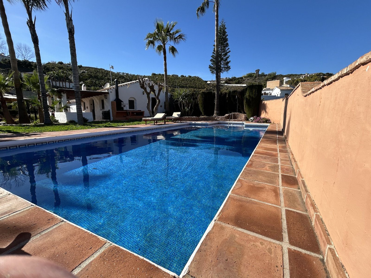 Se vende Villa - Chalet de 9 dormitorios en Costa Del Sol East, Málaga, España