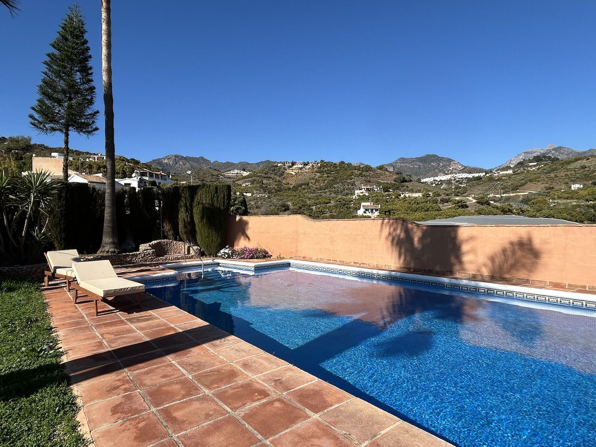 Se vende Villa - Chalet de 9 dormitorios en Costa Del Sol East, Málaga, España