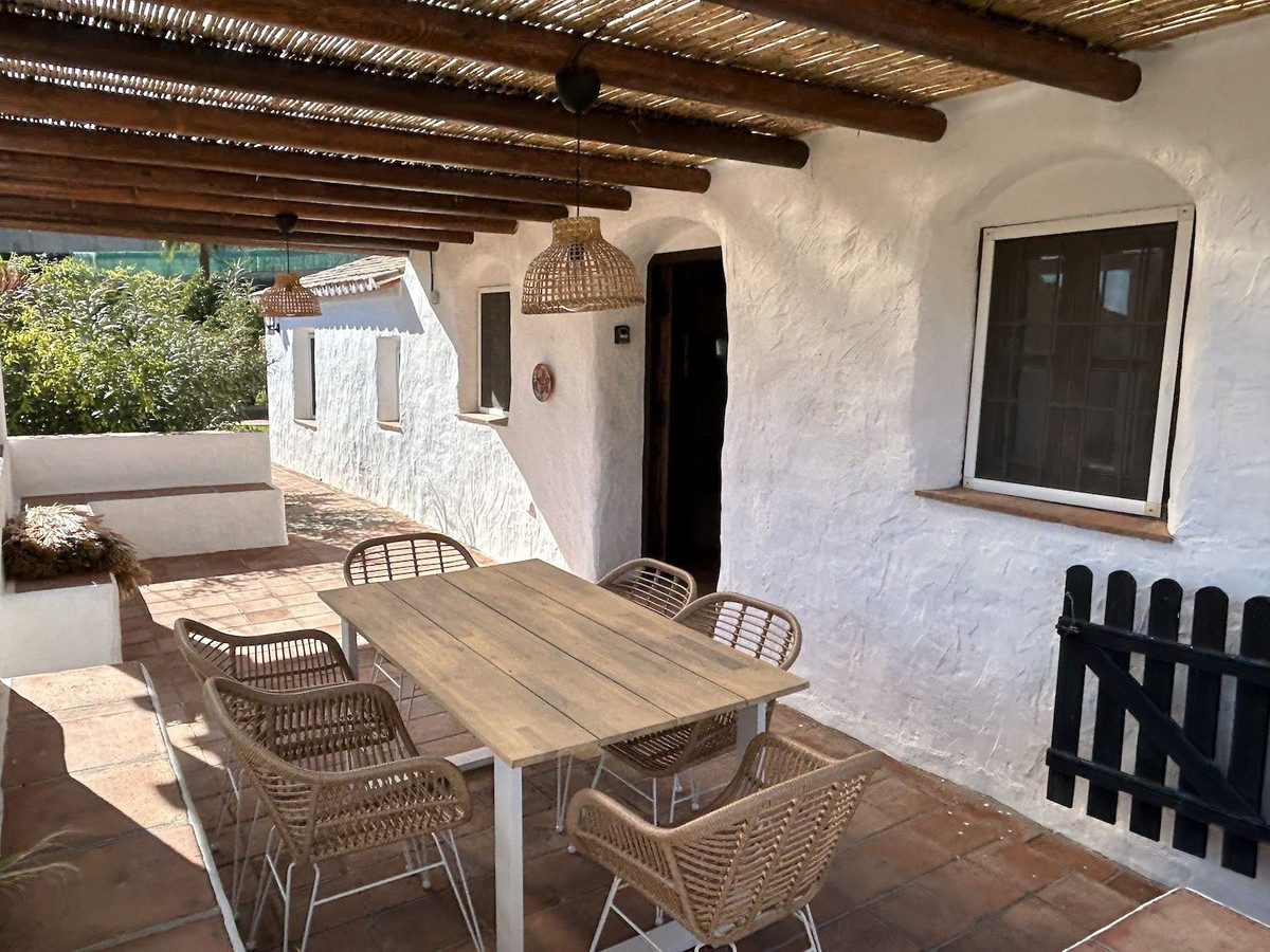 Se vende Villa - Chalet de 9 dormitorios en Costa Del Sol East, Málaga, España