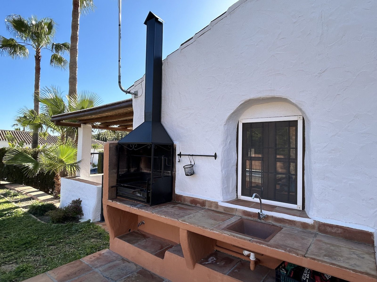 Se vende Villa - Chalet de 9 dormitorios en Costa Del Sol East, Málaga, España