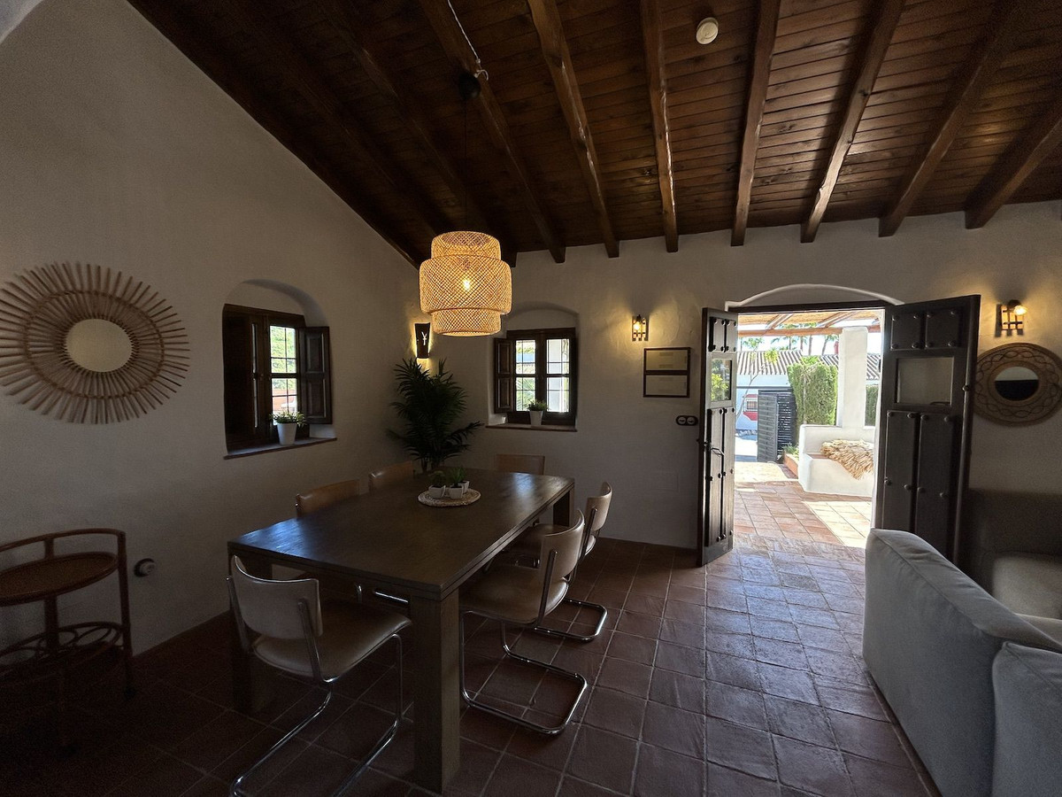 Se vende Villa - Chalet de 9 dormitorios en Costa Del Sol East, Málaga, España
