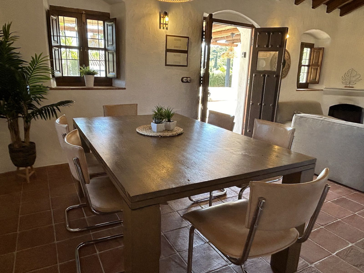 Se vende Villa - Chalet de 9 dormitorios en Costa Del Sol East, Málaga, España