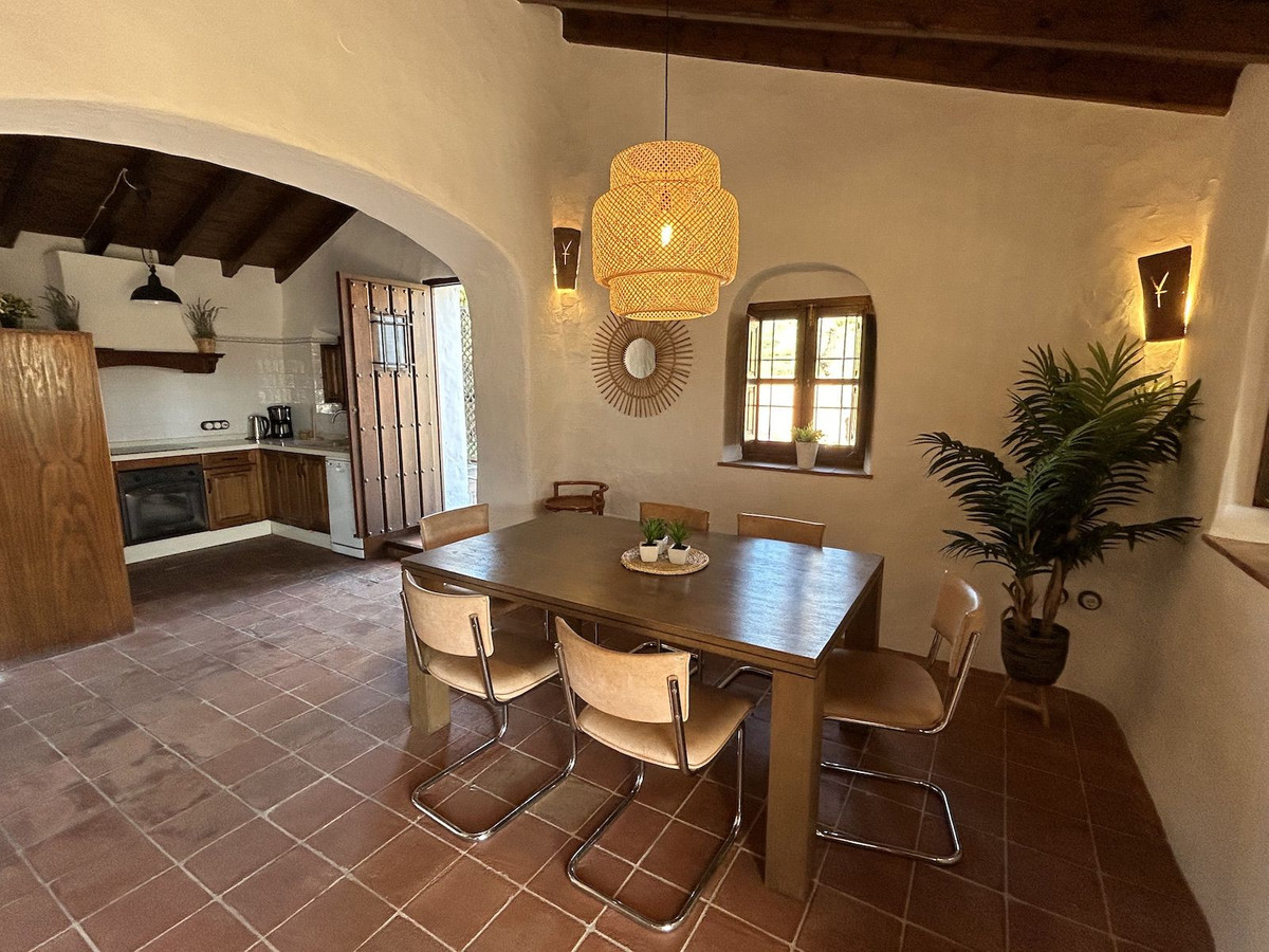 Se vende Villa - Chalet de 9 dormitorios en Costa Del Sol East, Málaga, España