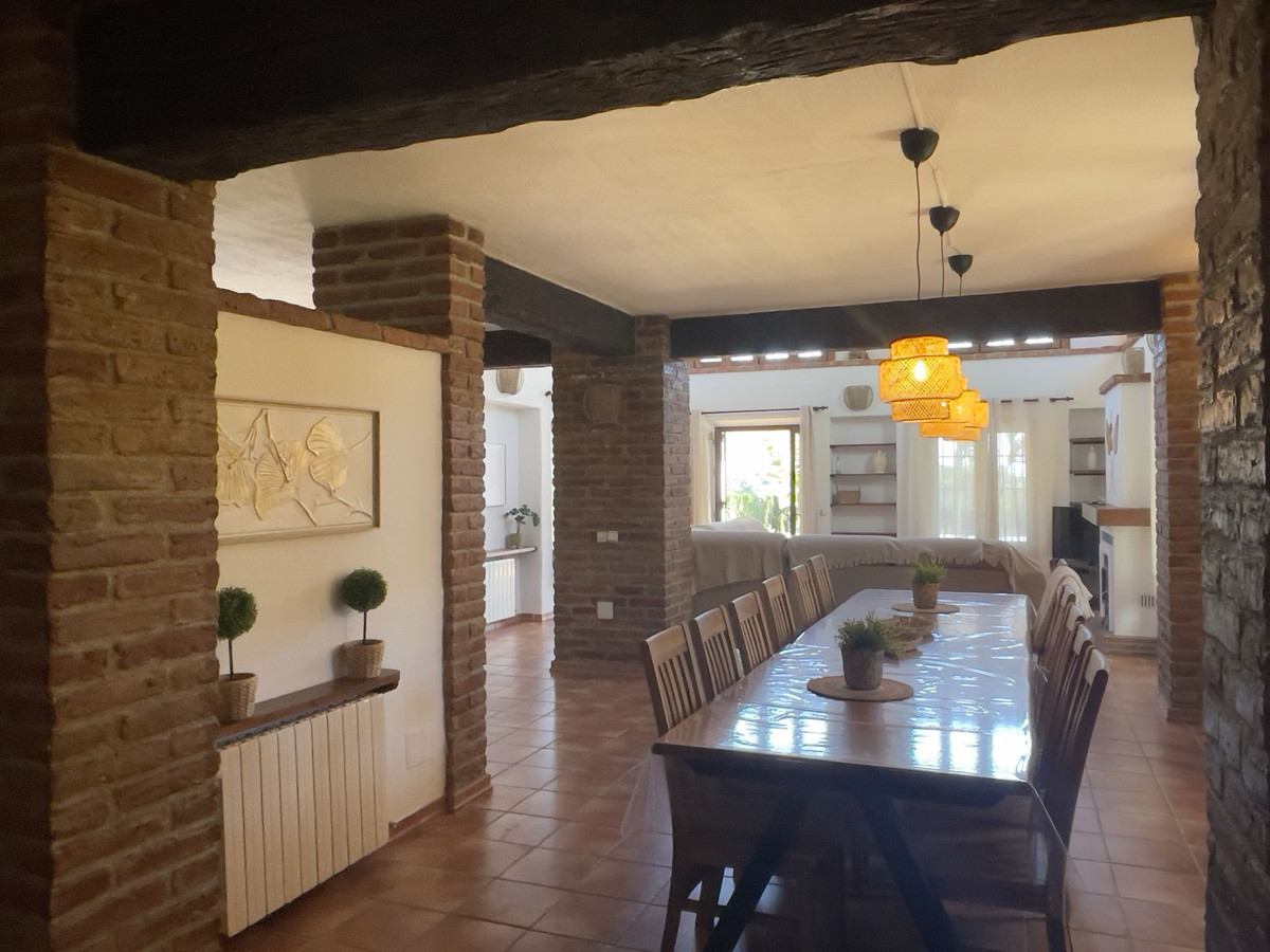 Se vende Villa - Chalet de 9 dormitorios en Costa Del Sol East, Málaga, España