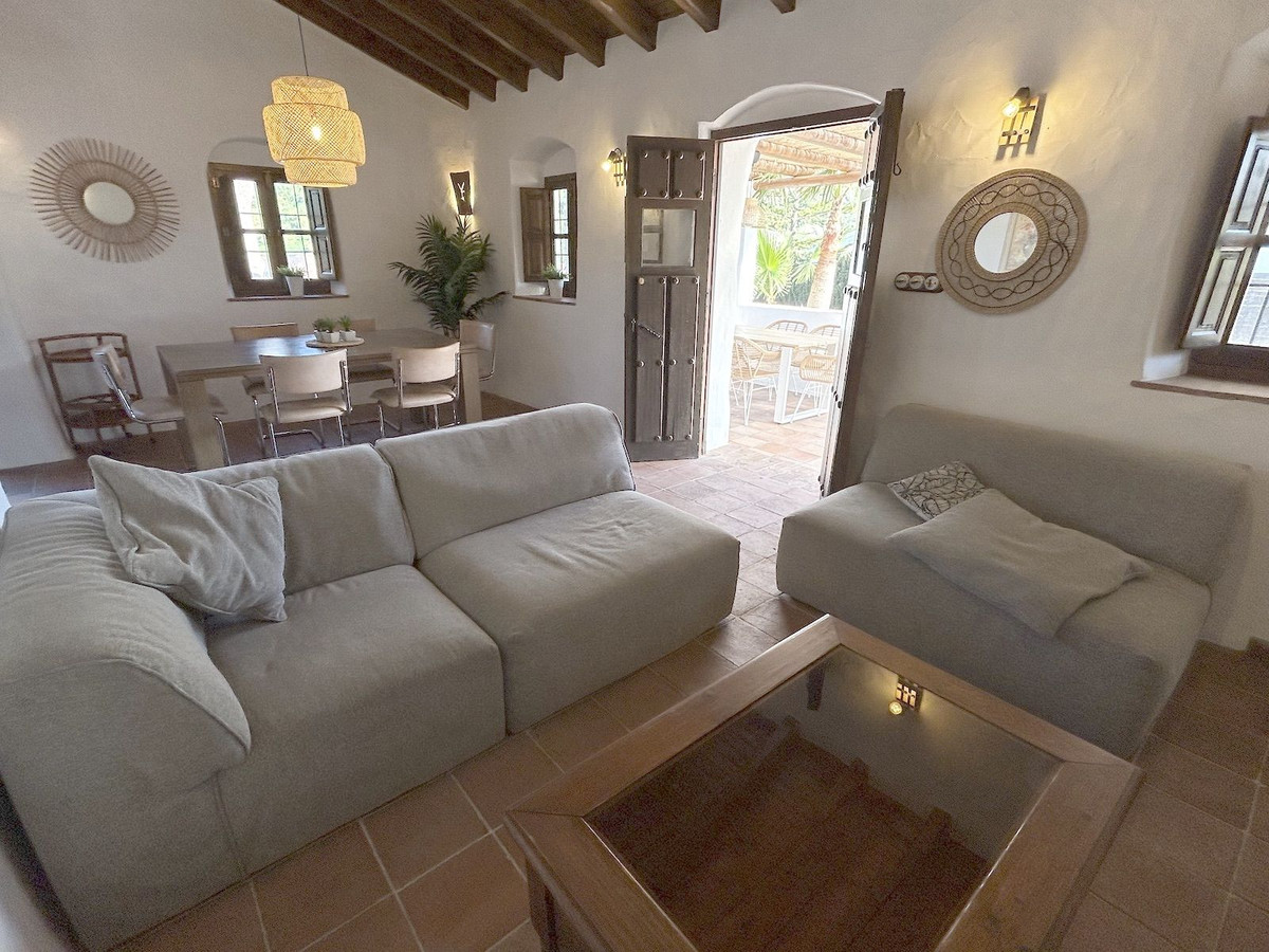 Se vende Villa - Chalet de 9 dormitorios en Costa Del Sol East, Málaga, España