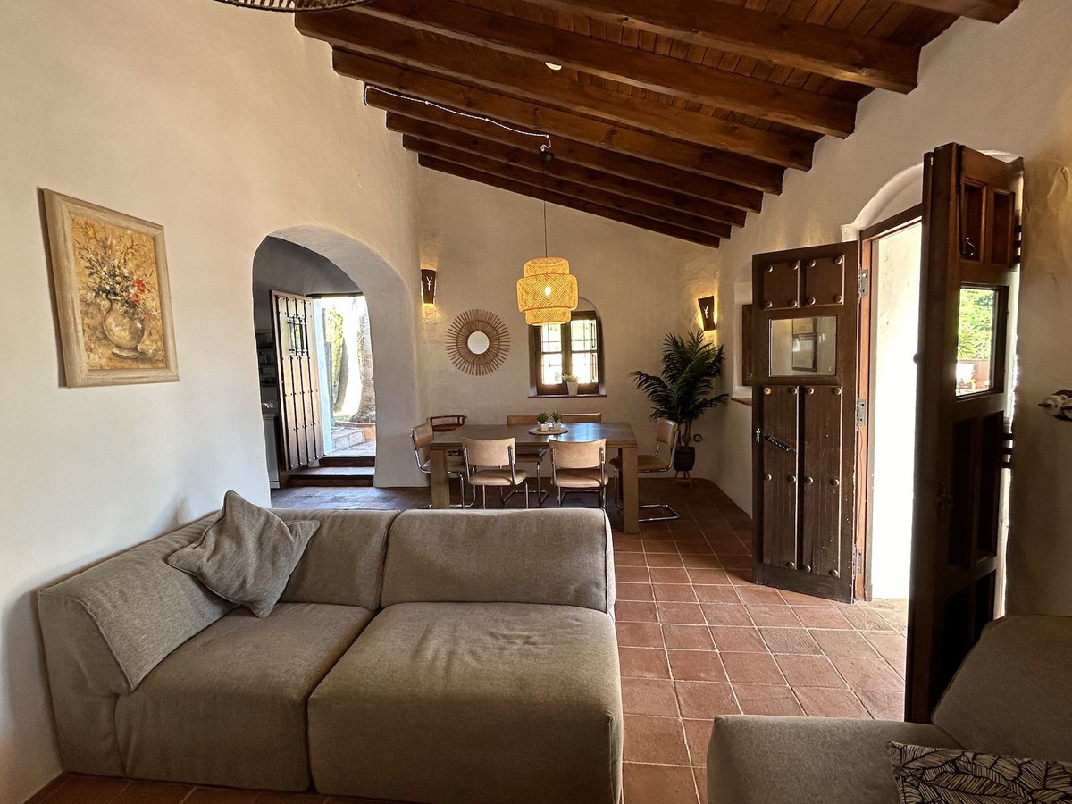 Se vende Villa - Chalet de 9 dormitorios en Costa Del Sol East, Málaga, España