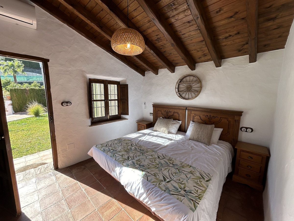 Se vende Villa - Chalet de 9 dormitorios en Costa Del Sol East, Málaga, España