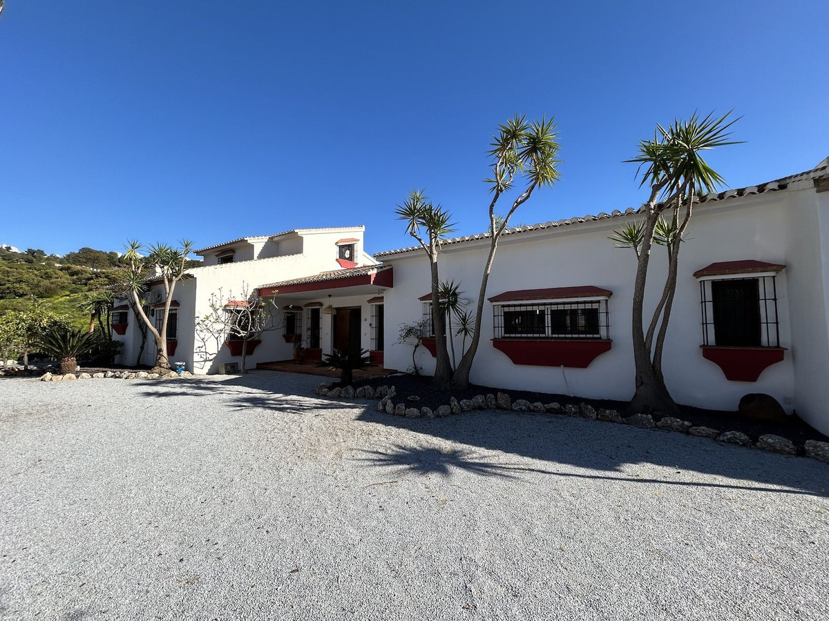 Se vende Villa - Chalet de 9 dormitorios en Costa Del Sol East, Málaga, España