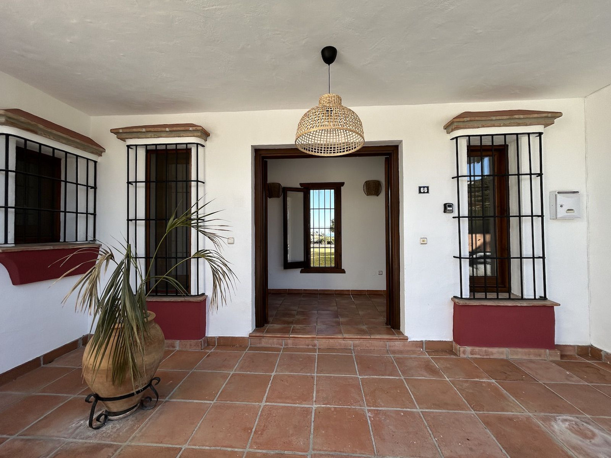 Se vende Villa - Chalet de 9 dormitorios en Costa Del Sol East, Málaga, España