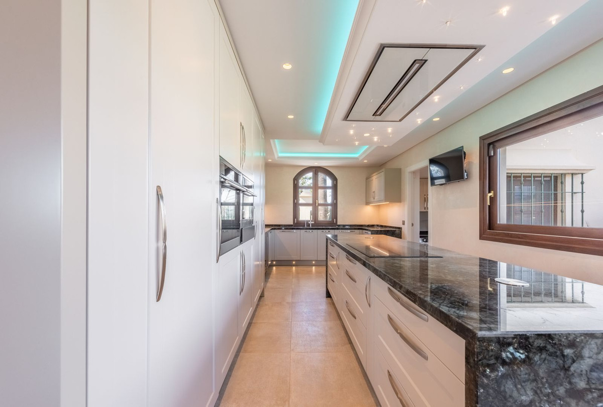 Se vende Villa - Chalet de 6 dormitorios en Costa Del Sol, Málaga, España