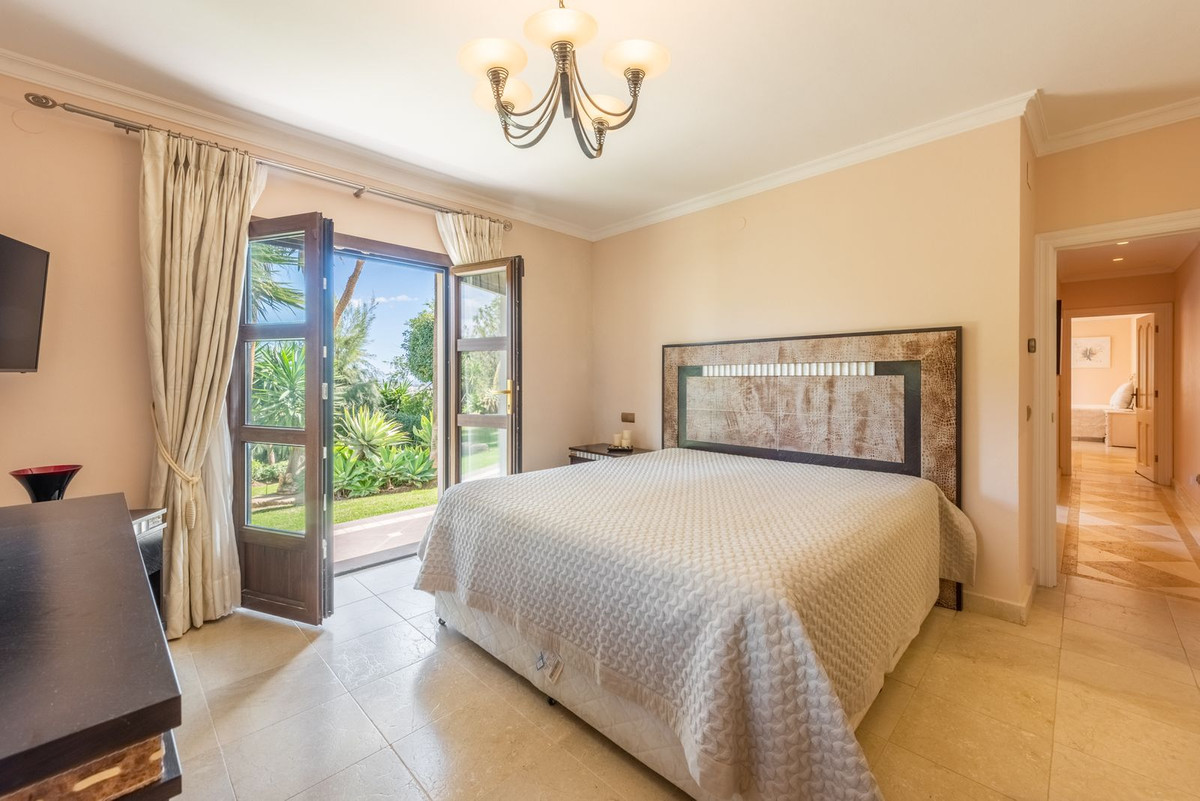 Se vende Villa - Chalet de 6 dormitorios en Costa Del Sol, Málaga, España