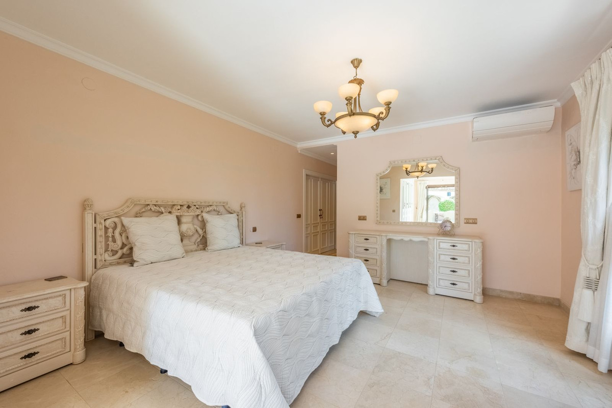 Se vende Villa - Chalet de 6 dormitorios en Costa Del Sol, Málaga, España