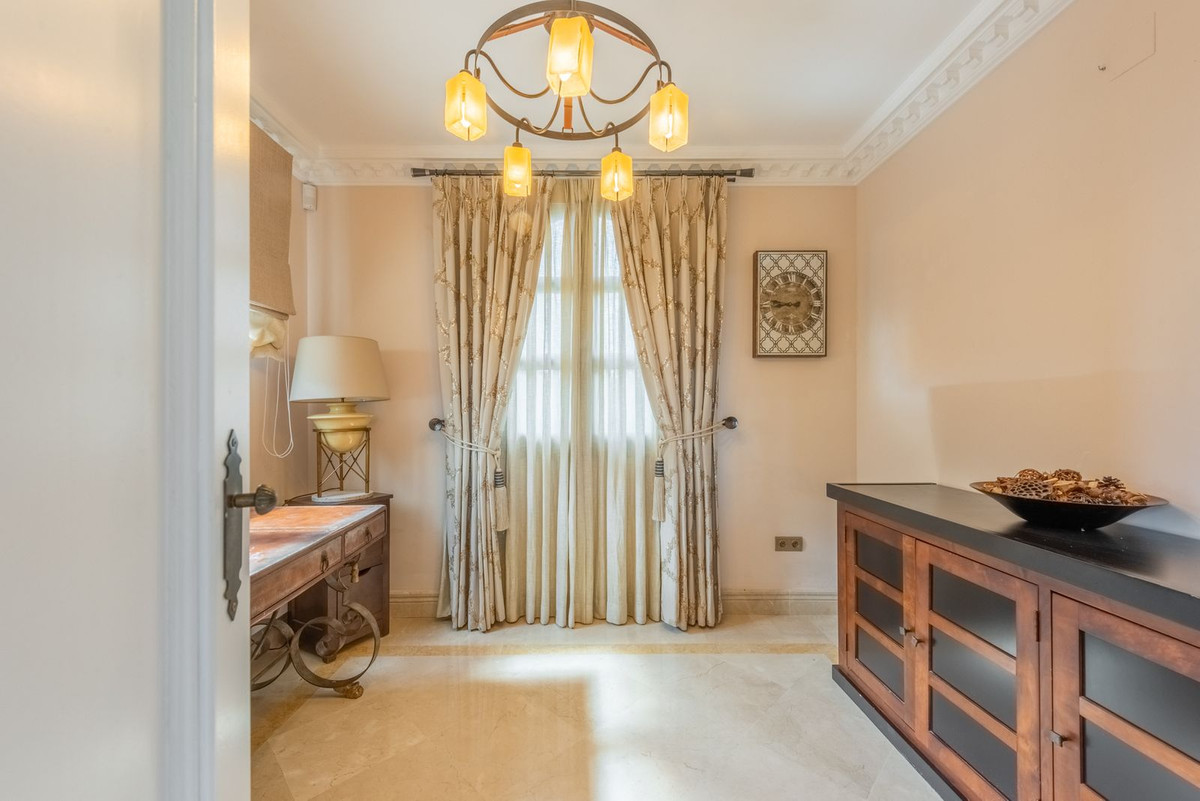 Se vende Villa - Chalet de 6 dormitorios en Costa Del Sol, Málaga, España