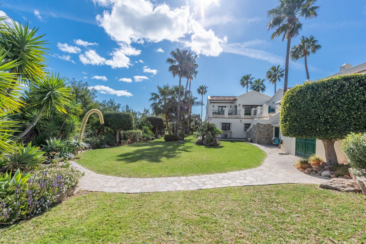 Se vende Villa - Chalet de 6 dormitorios en Costa Del Sol, Málaga, España