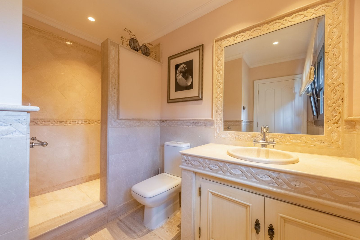 Se vende Villa - Chalet de 6 dormitorios en Costa Del Sol, Málaga, España