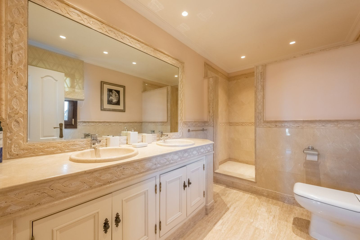 Se vende Villa - Chalet de 6 dormitorios en Costa Del Sol, Málaga, España