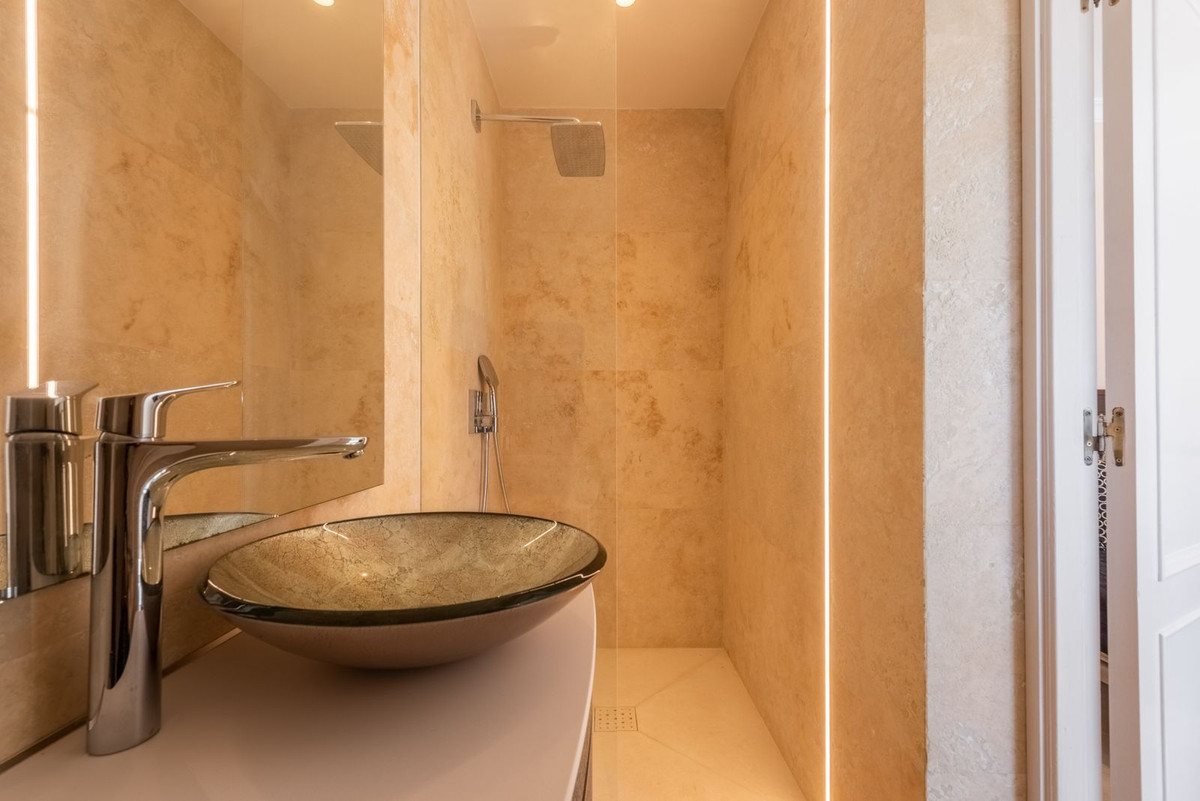 Se vende Villa - Chalet de 6 dormitorios en Costa Del Sol, Málaga, España
