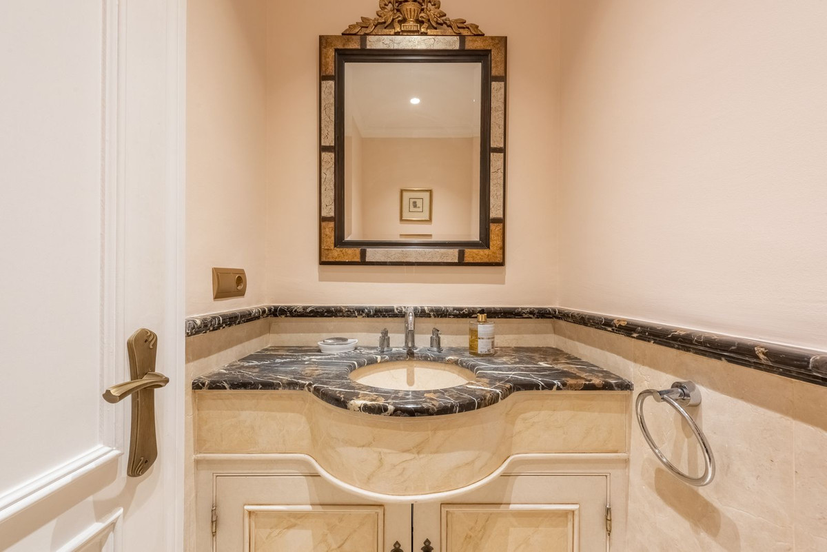 Se vende Villa - Chalet de 6 dormitorios en Costa Del Sol, Málaga, España