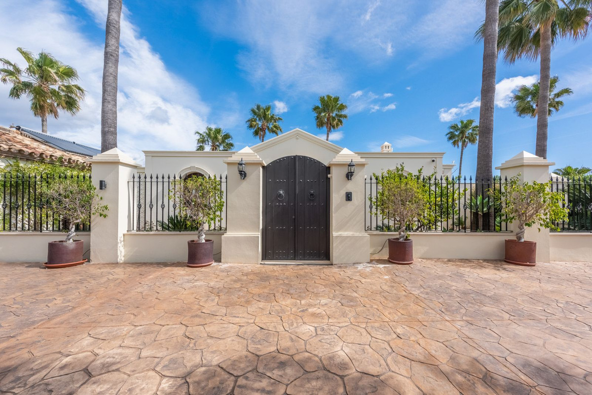 Se vende Villa - Chalet de 6 dormitorios en Costa Del Sol, Málaga, España