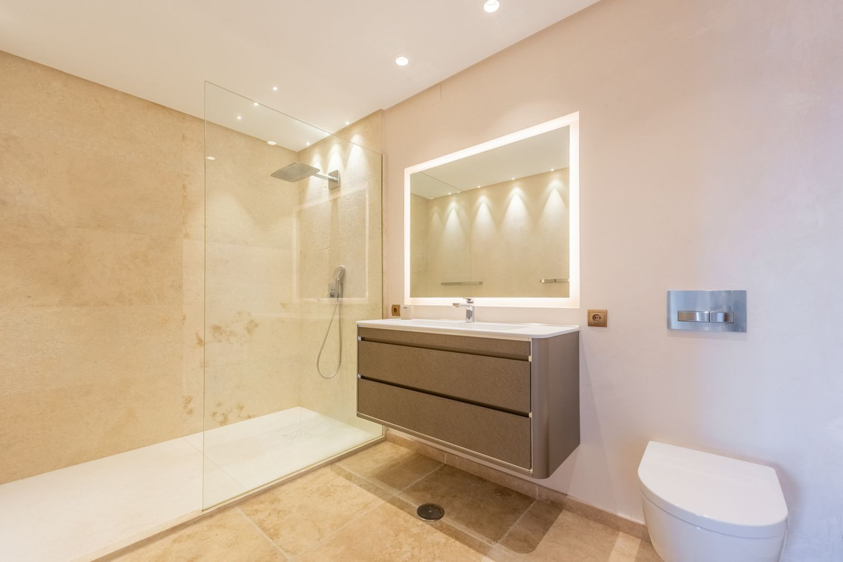 Se vende Villa - Chalet de 6 dormitorios en Costa Del Sol, Málaga, España