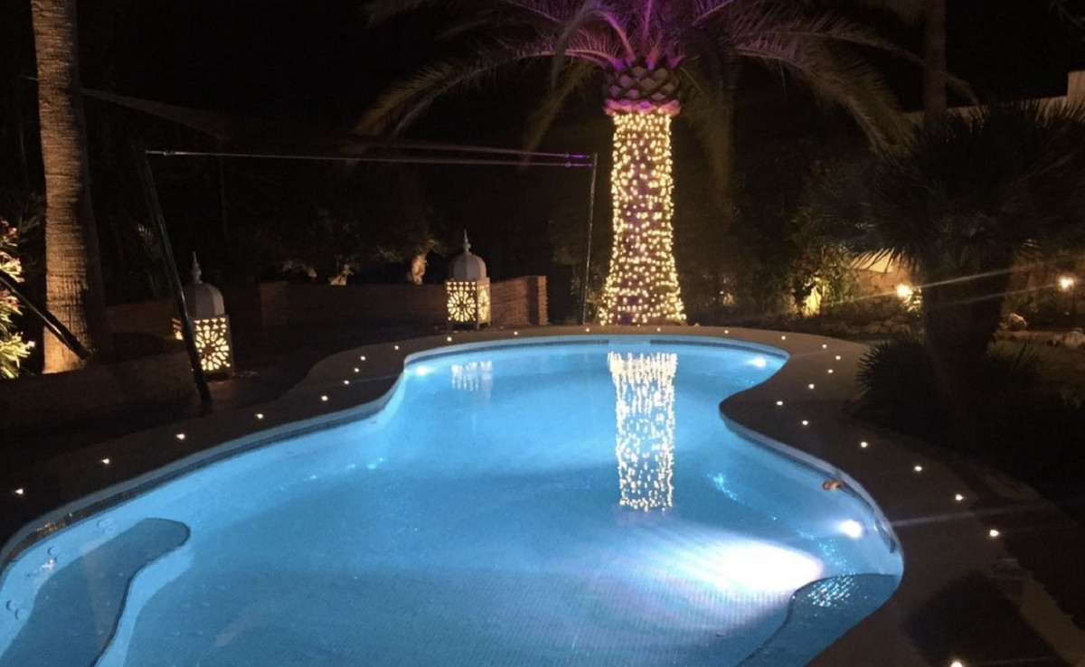 Se vende Villa - Chalet de 6 dormitorios en Costa Del Sol, Málaga, España