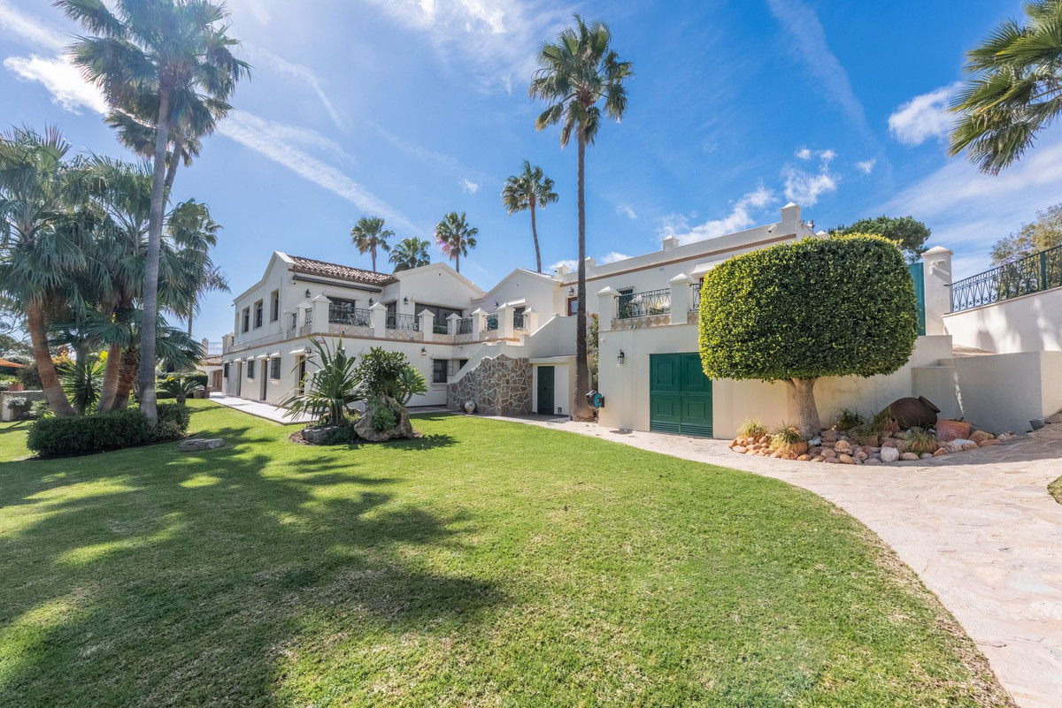 Se vende Villa - Chalet de 6 dormitorios en Costa Del Sol, Málaga, España