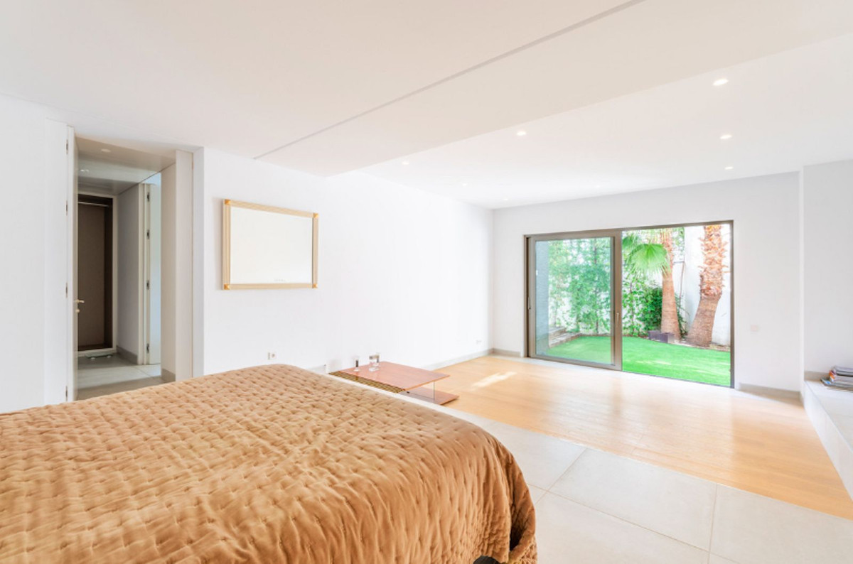 Se vende Villa - Chalet de 4 dormitorios en Costa Del Sol, Málaga, España