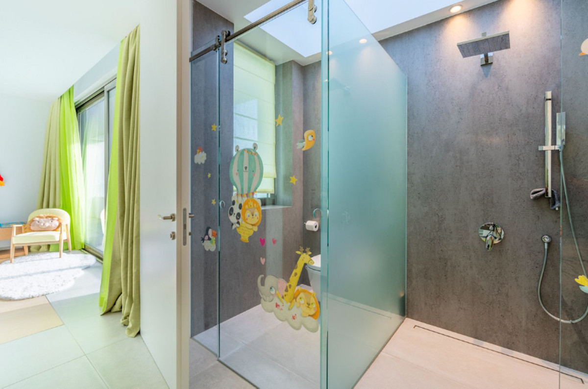 Se vende Villa - Chalet de 4 dormitorios en Costa Del Sol, Málaga, España