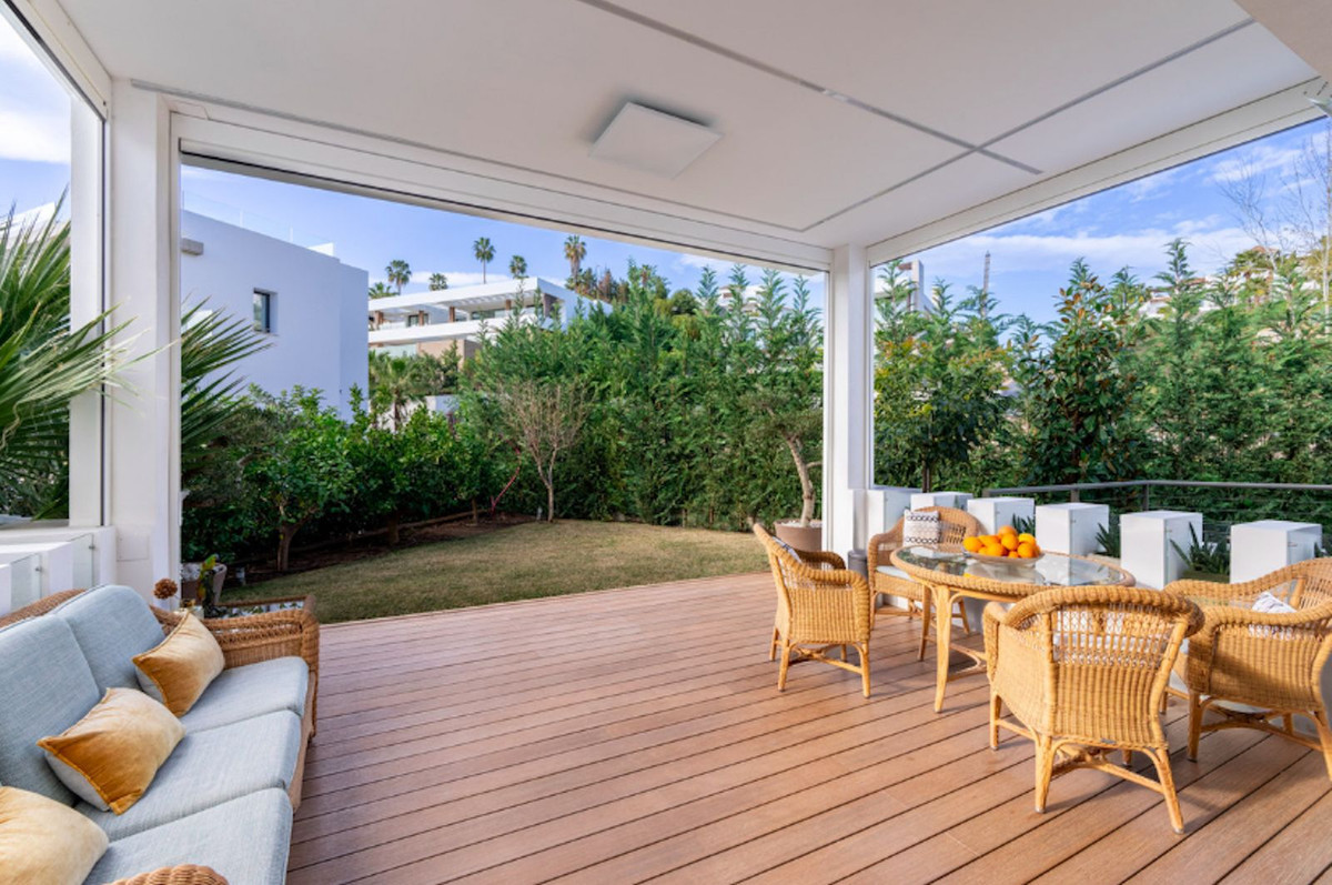 Se vende Villa - Chalet de 4 dormitorios en Costa Del Sol, Málaga, España