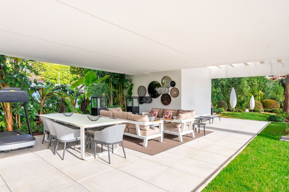 Se vende Villa - Chalet de 4 dormitorios en Costa Del Sol, Málaga, España