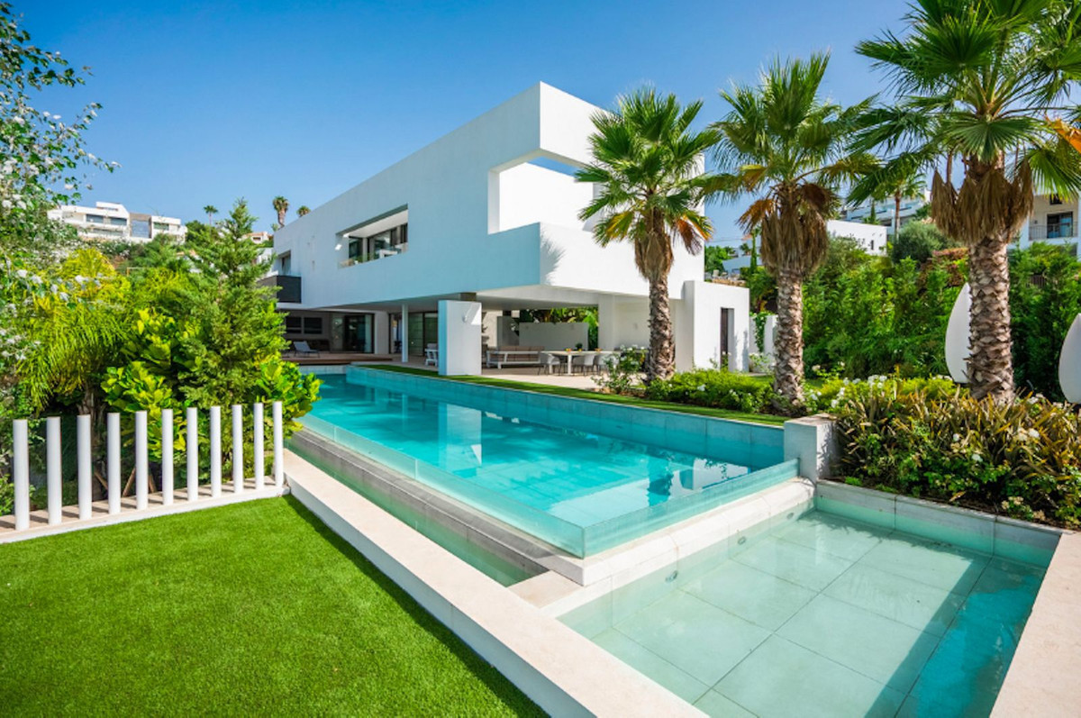 Se vende Villa - Chalet de 4 dormitorios en Costa Del Sol, Málaga, España