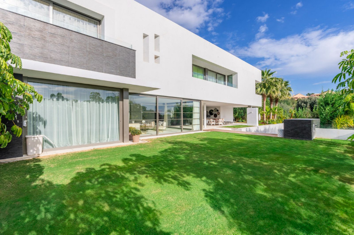 Se vende Villa - Chalet de 4 dormitorios en Costa Del Sol, Málaga, España