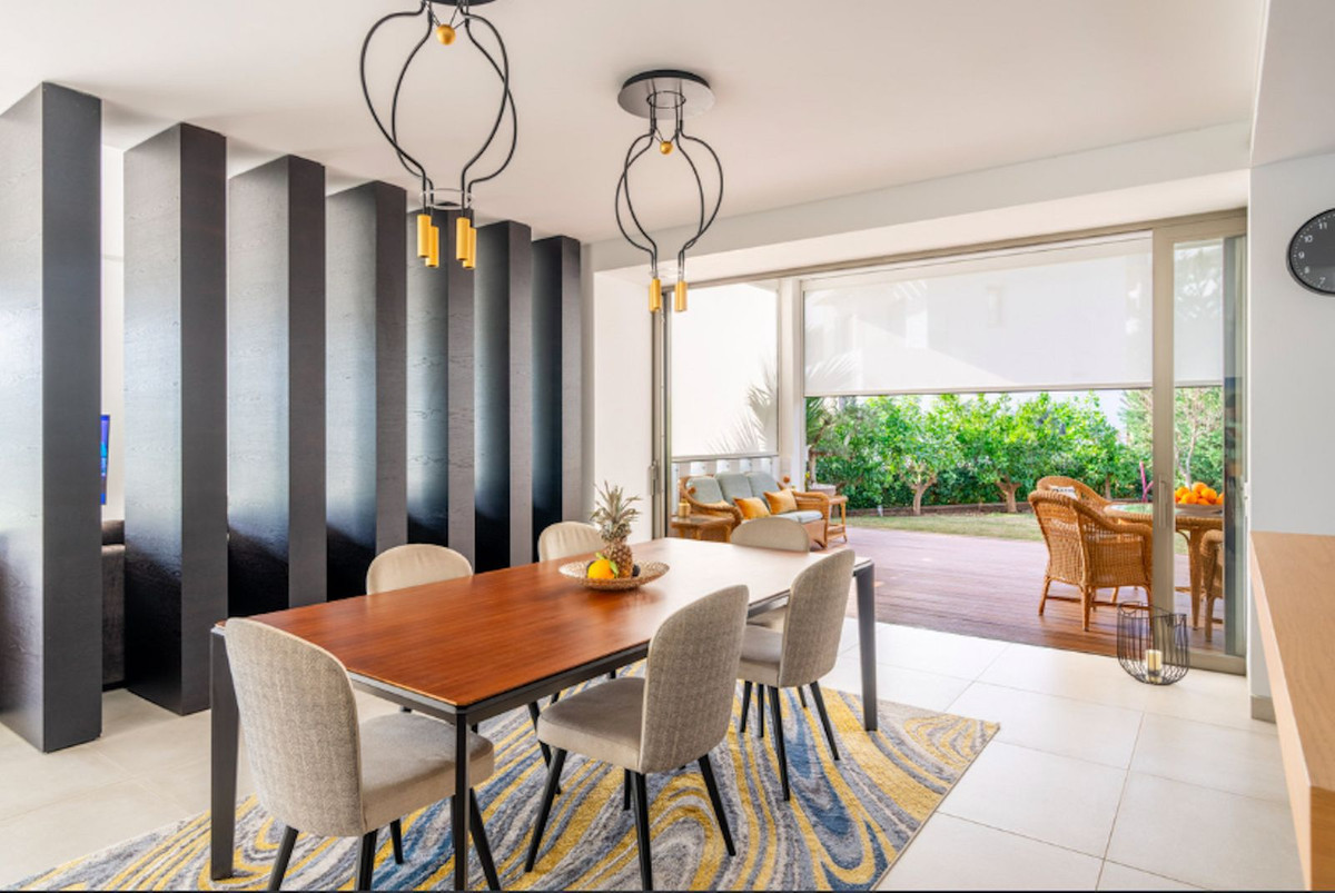 Se vende Villa - Chalet de 4 dormitorios en Costa Del Sol, Málaga, España