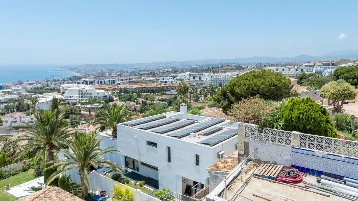 5 Bed Townhouse for sale in Benalmadena Costa Del Sol, Málaga, Spain