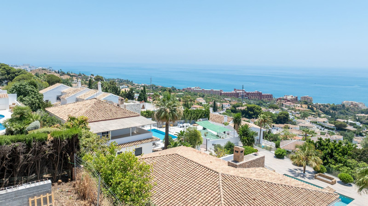5 Bed Townhouse for sale in Benalmadena Costa Del Sol, Málaga, Spain