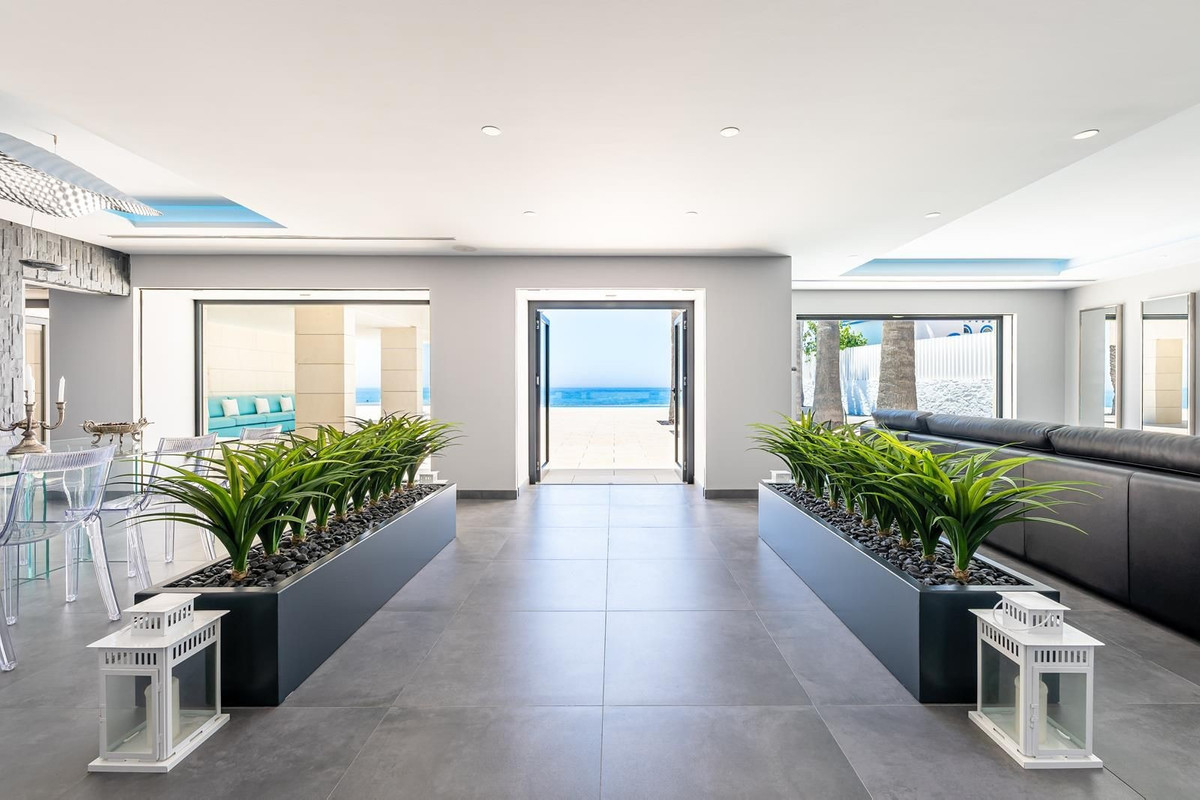 Se vende Villa - Chalet de 4 dormitorios en Costa Del Sol, Málaga, España