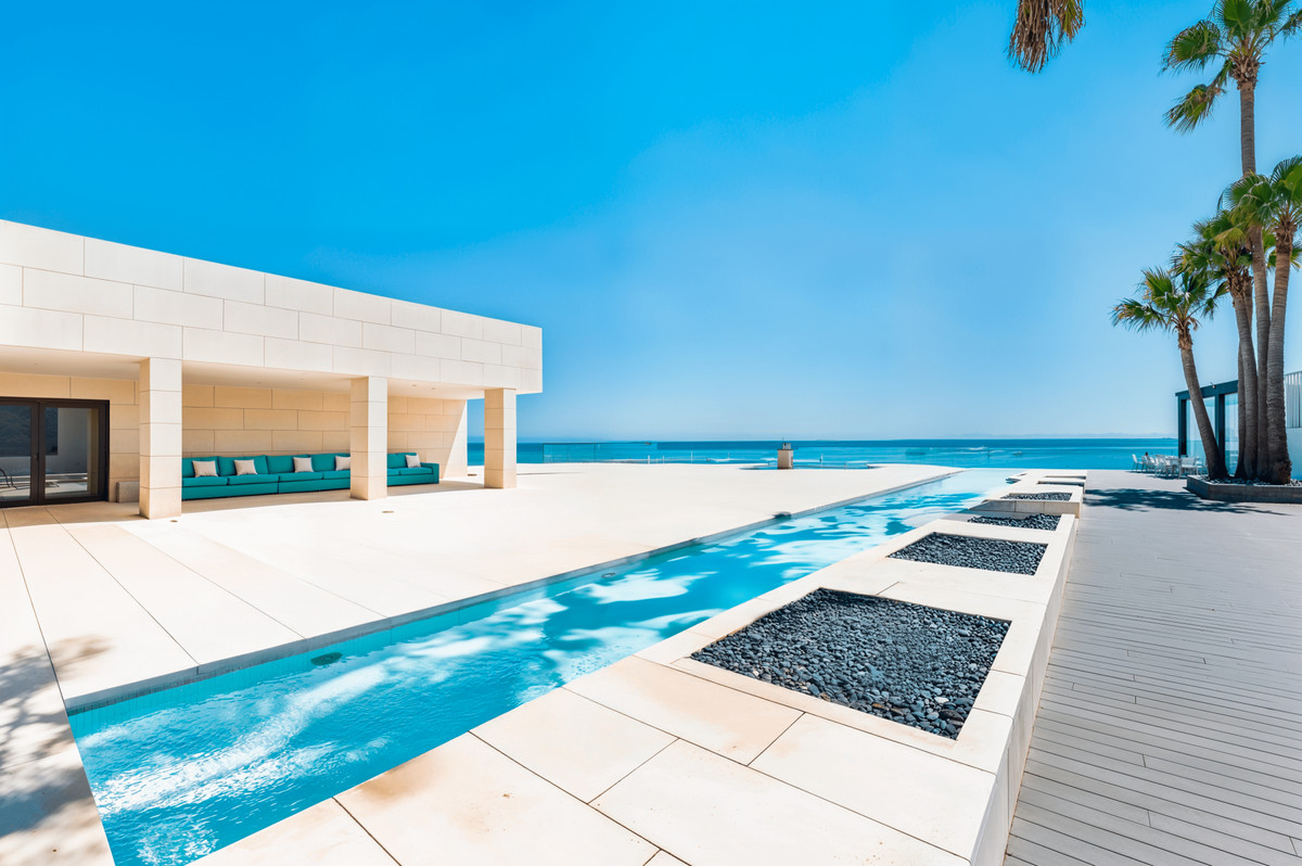 Se vende Villa - Chalet de 4 dormitorios en Costa Del Sol, Málaga, España