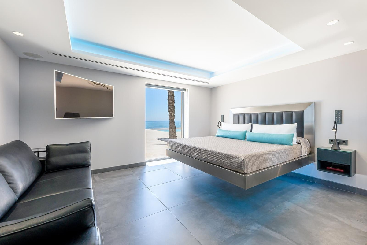 Se vende Villa - Chalet de 4 dormitorios en Costa Del Sol, Málaga, España